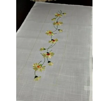Bieżnik haftowany w stokrotki 40x140 cm – Biały prostokątny na stół