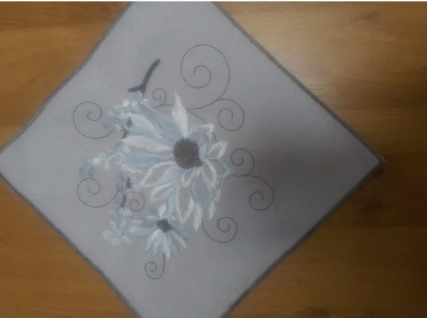 Serwetka haftowana 25x25 cm Kwiatowa 622