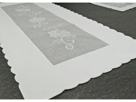 Bieżnik dekoracyjny - z białą różą - 60x120 cm 822