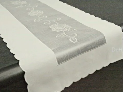 Bieżnik dekoracyjny - z kremową różą - 60x120 cm 822