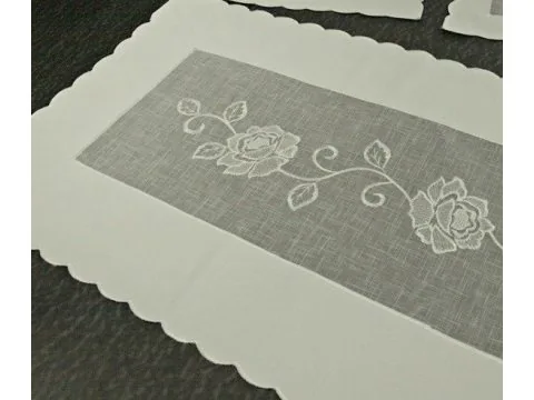 Bieżnik dekoracyjny - z kremową różą - 60x120 cm 822