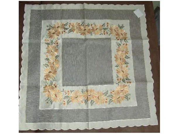 Bieżnik nakładka - beżowy Margeretki - 85x85 cm - INT 516