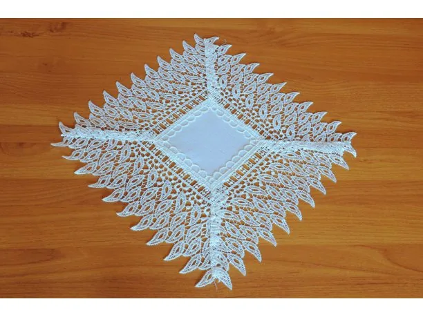 Serwetka z gipiurą 30x30 krem 144