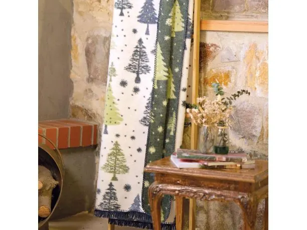 Koc bawełniany 150x200 świąteczny choinki i śnieżynki – miękki, ciepły i idealny na zimowe wieczory i prezenty