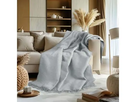 Koc bawełniany 150x200 z frędzlami w eleganckim jasnoszarym (popielatym) kolorze