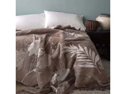 Koc bawełniany 150x200 z frędzlami roślinny wzór w ciepłym, zgaszonym odcieniu brązu