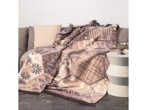 Koc bawełniany z frędzlami w patchworkowym wzorze w odcieniach beżu, brązu i kremu