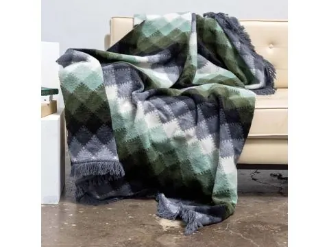 Koc bawełniany z frędzlami geometryczne romby w odcieniach zieleni, szarości, czerni i bieli