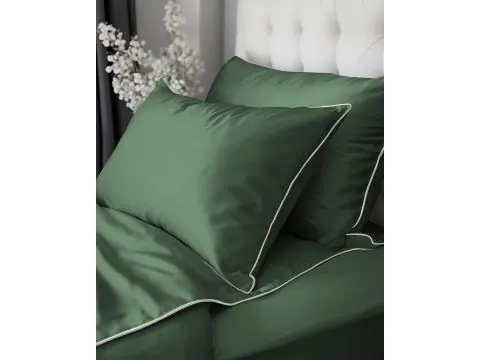 Pościel z makosatyny 220x200 butelkowa zieleń z białą lamówką – elegancja i komfort snu