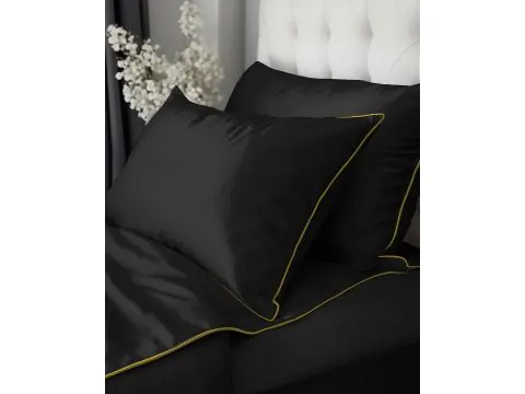 Pościel z makosatyny 220x200 czarna ze złotą lamówką – elegancja i komfort snu