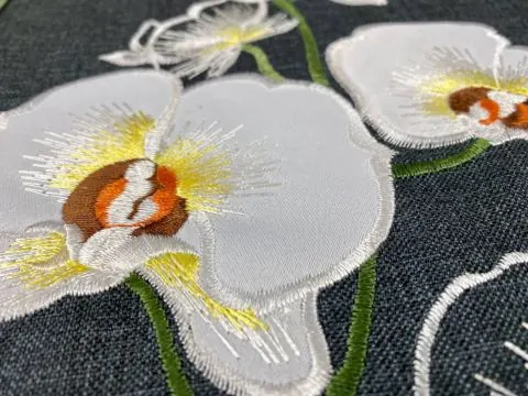 Grafitowa serwetka haftowana orchidea elegancka dekoracja stołu 30x30