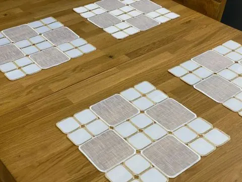 Serwetka Biało-Kremowa 30x30 Satyna i Tiul – Haftowana