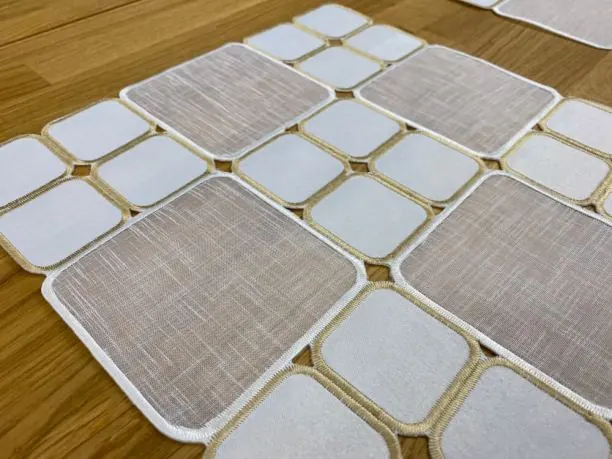 Bieżnik 30x45 Biało-Kremowy Satyna i Tiul – Haftowany