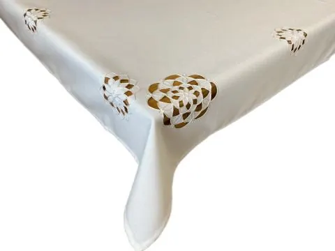 Biały Obrus Haftowany 130x174 – Elegancki Wzór Kwiatowy