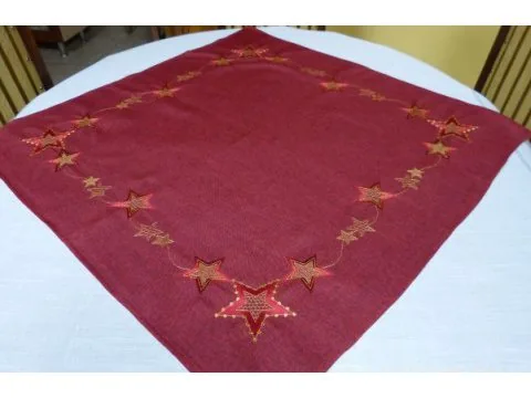 Bieżnik Świąteczny 85x85 cm Bordowy z Gwiazdkami – Dekoracja Stołu na Boże Narodzenie