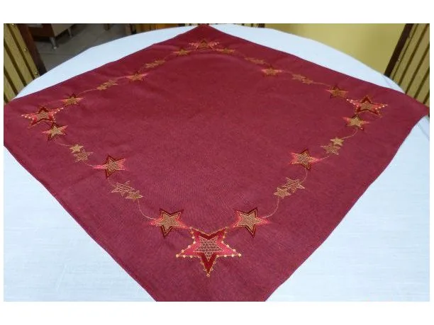 Bieżnik Świąteczny 85x85 cm Bordowy z Gwiazdkami – Dekoracja Stołu na Boże Narodzenie