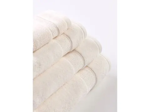 Ręcznik kąpielowy Leo 70×140 cm – kremowy, 100% bawełna, 650 g/m²