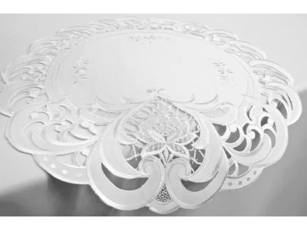 Serwetka haftowana śr.30 int 7889 Biała