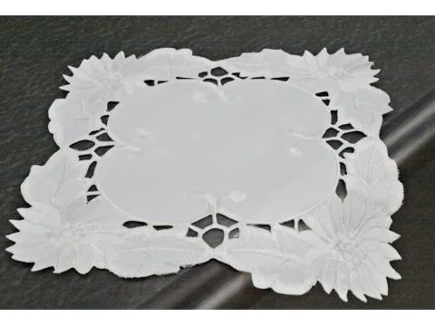 Serwetka haftowana 25x25 wz. 962