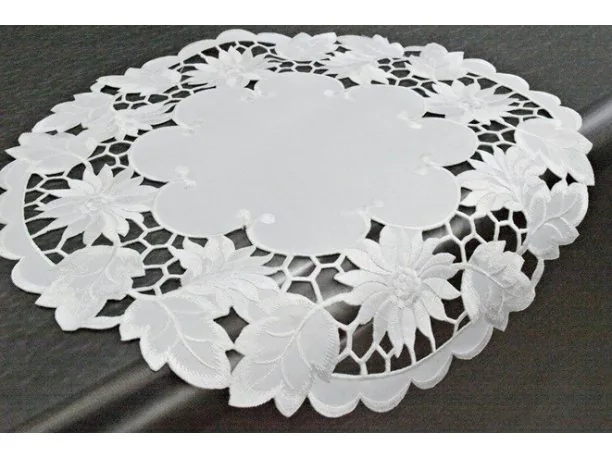 Serwetka haftowana śr. 40 cm wz. 962