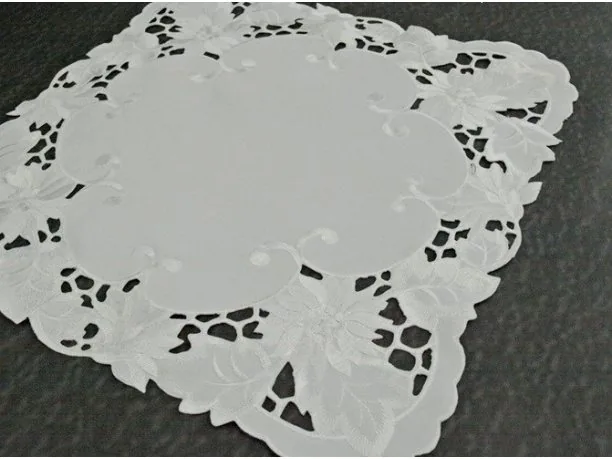 Serwetka haftowana 40x40 cm wz. 962 białe margaretki