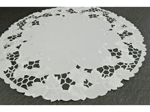 Serwetka haftowana śr. 60 cm wz. 962