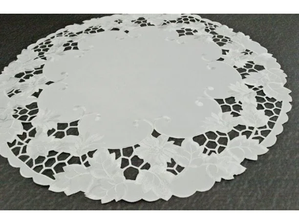 Serwetka haftowana śr. 60 cm wz. 962