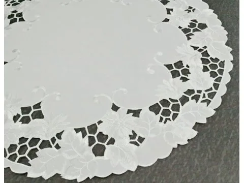 Serwetka haftowana śr. 60 cm wz. 962