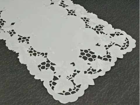 Bieżnik haftowany - biały - 40x90 cm - wz. 962