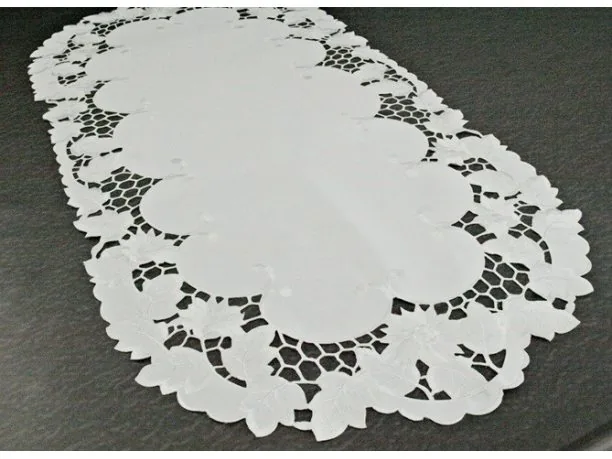 Bieżnik haftowany - owalny biały - 50x100 cm - wz. 962