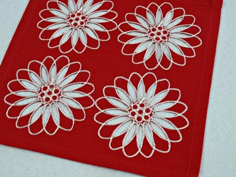 Haftowana serwetka 25x25 cm 14555 Kwiat czerwony