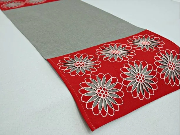 Haftowany Bieżnik 40 x 110 cm 14555 Kwiat czerwony
