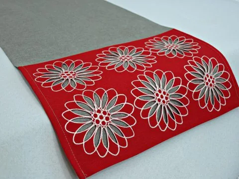 Haftowany Bieżnik 40 x 110 cm 14555 Kwiat czerwony