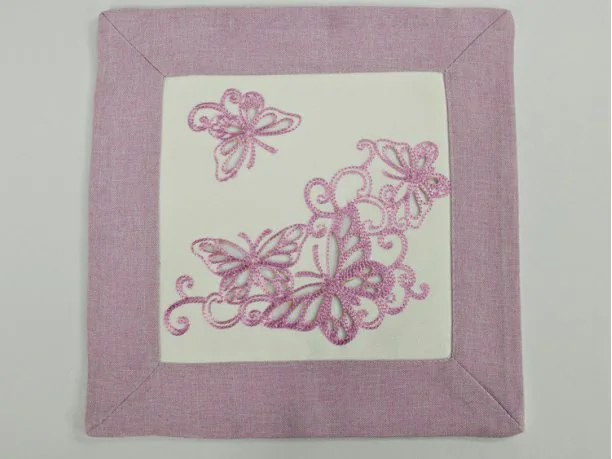Serwetka z Haftem Motyli 25x25 cm – Wrzosowa / Lila