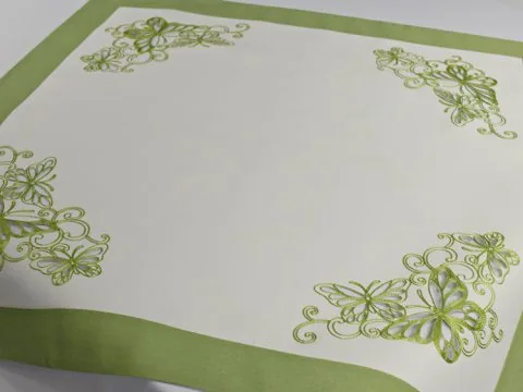 Bieżnik haftowany - biało-zielony z motylami - 85x85 cm - wz. 15794