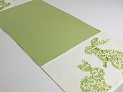 Haftowany Bieżnik świąteczny 40 x 110 cm wz.15721 zajączek zielony