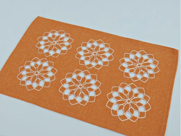 Serwetka haftowana 25x40 cm int 14604 Kwiat Pomarańczowy