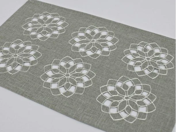 Serwetka haftowana 25x40 cm int 14604 Kwiat Szary