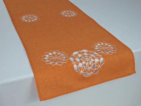 Bieżnik haftowany pomarańczowo-biały 40x140 | Kwiatowy wzór