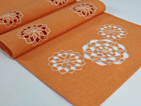 Bieżnik haftowany pomarańczowo-biały 40x140 | Kwiatowy wzór