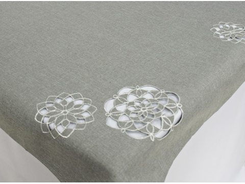 Haftowany Obrus 110x160 cm - int 14604 - Kwiat Szary Haftowany Obrus 110x160 cm - int 14604 - Kwiat Szary
