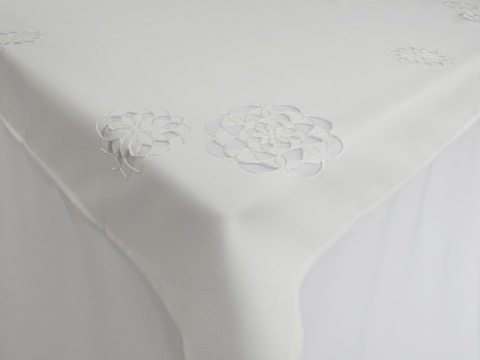 Obrus haftowany  140x220 cm - int 14604 - Kwiat Biały Obrus haftowany  140x220 cm - int 14604 - Kwiat Biały