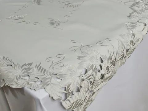 Serweta 85x85 cm jasny popiel z haftem liście Kwadratowy obrus haftowany