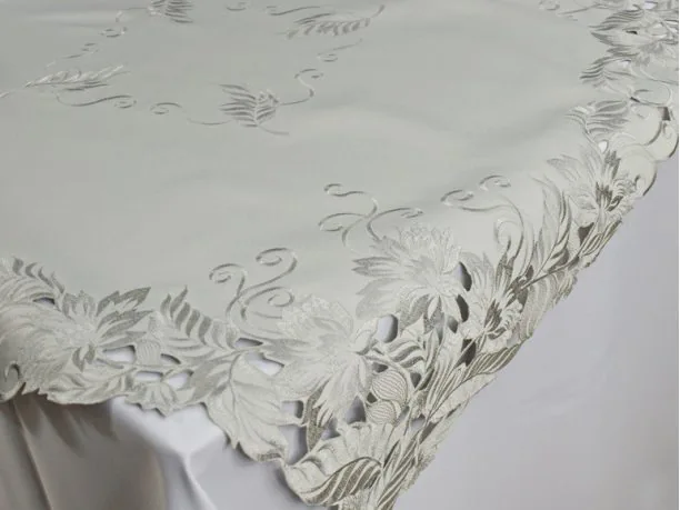 Serweta 85x85 cm jasny popiel z haftem liście Kwadratowy obrus haftowany