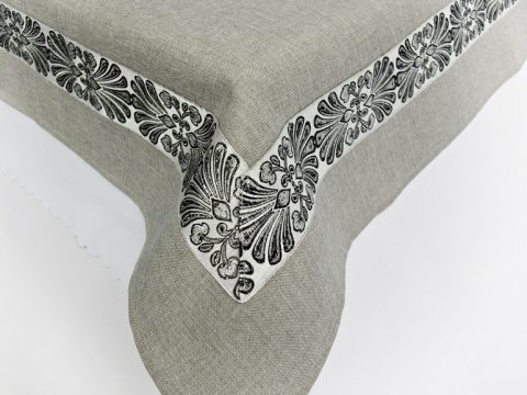 Obrus Haftowany Popielaty srebrny haft 140x220 int 2912