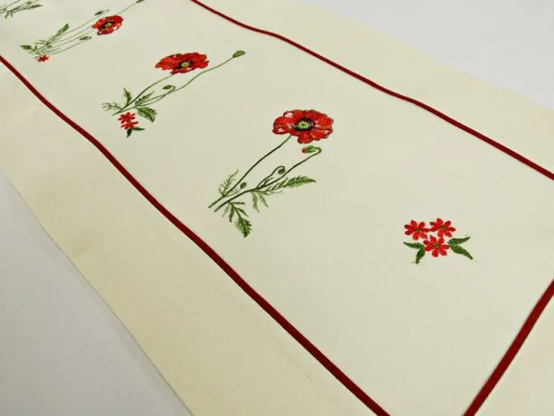 Bieżnik haftowany 40x90 – jasny krem z czerwonym makiem, elegancka nakładka