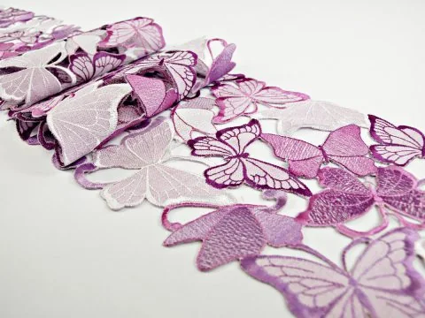 Ażurowy bieżnik 20x160 cm Haftowane Motyle Lila/Wrzos Bieżnik na stół