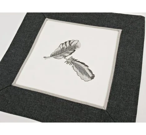 Haftowana serwetka - biały - grafit - 30x30 cm Piórka - 9340