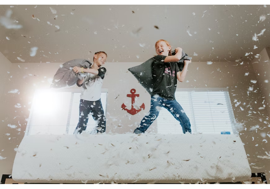 Kołdra puchowa czy syntetyczna - jaka będzie lepsza dla dziecka?