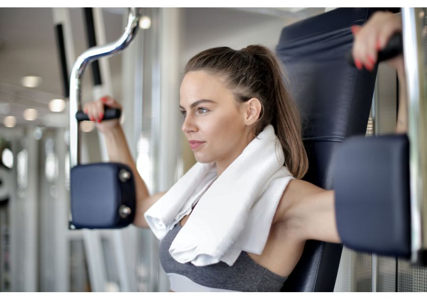 Jaki ręcznik kupić na siłownię? Wybieramy najlepszy ręcznik dla osób aktywnych